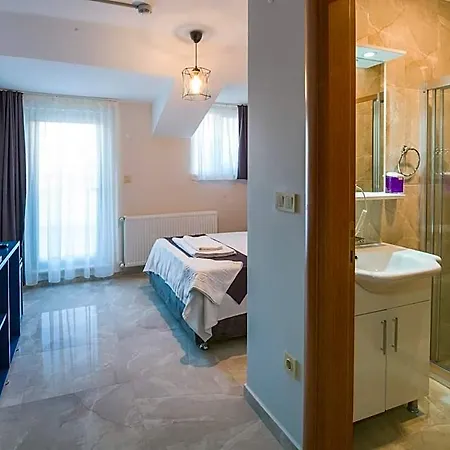 Royal Old Town מלון 5*